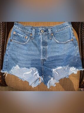 Levi 501 cut off shorts sz 26